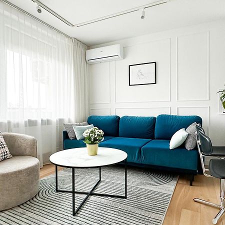Stylowy Apartament Przy Metrze วอร์ซอ ภายนอก รูปภาพ