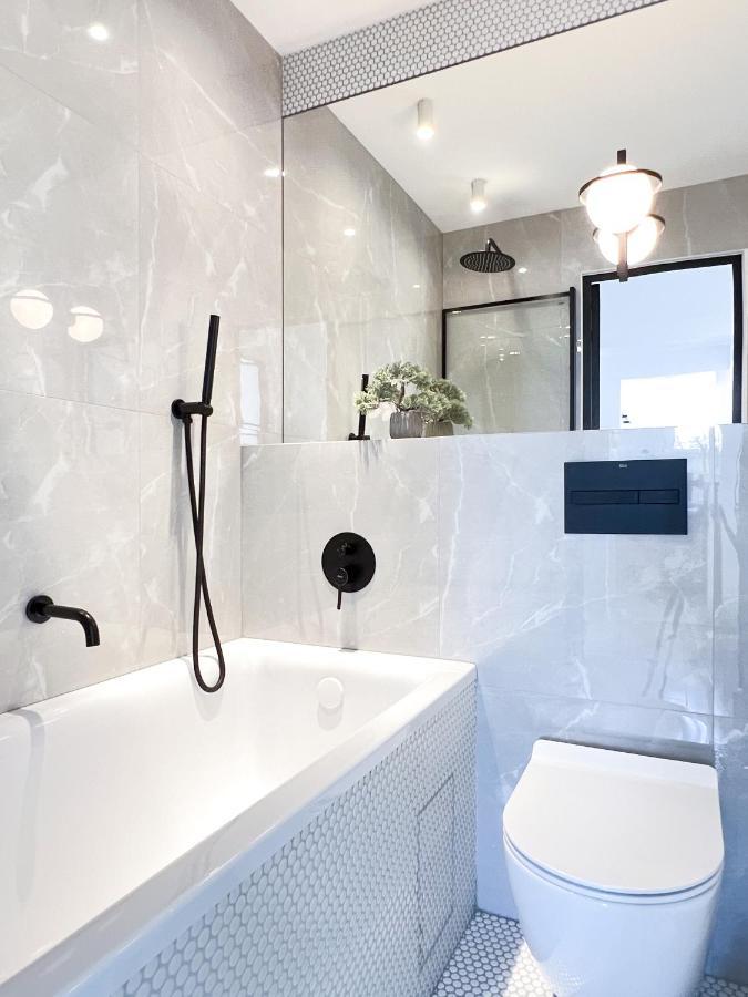 Stylowy Apartament Przy Metrze วอร์ซอ ภายนอก รูปภาพ
